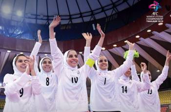 تیم فوتسال بانوان ایران سرود قهرمانی خواند