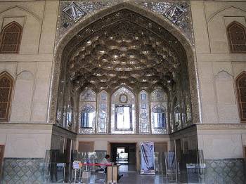 سلطنت شاه عباس و ساخت چهل ستون اصفهان 