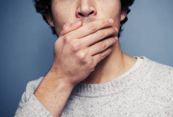 بوی بد دهان ممکن است نشانه این بیماری ها باشد