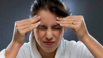سردرد چیست ؟ علائم و روش های درمان 