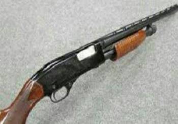 فروش تفنگ وینچستر در ۵ کیلومتری حرم مطهر رضوی
